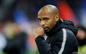 Thierry Henry Ungkap Impiannya Latih Barcelona dan Arsenal