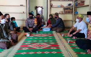Bupati Lamandau Serahkan Bantuan Mimbar untuk Masjid Miftahul Huda