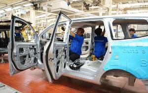 Ketua MPR Sebut Tiga Tantangan Geliatkan Industri Otomotif Nasional