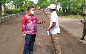 Pemkab Kotim Mulai Perbaiki Jalan Jendral Sudirman yang Rusak