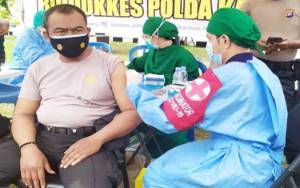 Personel Polda Kalteng Amankan Kedatangan Wapres Ma'ruf Amin Divaksin
