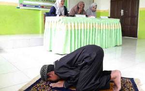 Ajarkan Ibadah Sejak Dini, SD IT Al-Madaniyah Samuda Gelar Ujian Munaqasah 