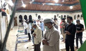 Sejumlah Masjid di Sampit Terapkan Protokol Kesehatan Pada Salat Tarawih 