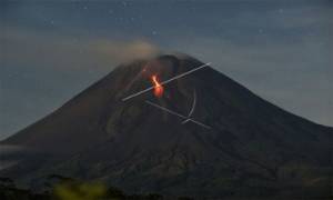 Gunung Merapi Meluncurkan Lava Pijar Sejauh 1,6 Km
