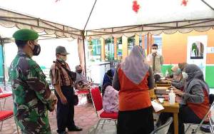 Purnawirawan TNI AD dan Warakauri di Pangkalan Bun Terima Vaksinasi Covid-19