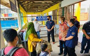 Dubes dan Konjen KJRI Johor Bahru Pantau Pemulangan WNI
