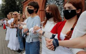 "Ini Sungguh Gila," Kata Ayah Jurnalis Belarus yang Ditahan