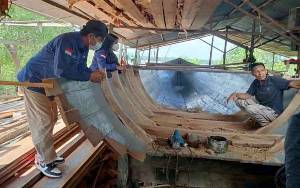 Dislutkan Kalteng Berikan Bantuan Kapal kepada Koperasi Nelayan