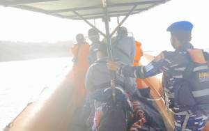 Tim SAR Cari Korban Hilang Kapal Terbakar di Kepulauan Sula