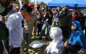 Gubernur Kalteng Tinjau Vaksinasi Massal di SMPN 1 Kuala Pembuang