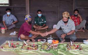 Desa Natai Sedawak Gelar Ritual Adat Pagar Benua untuk Cegah Covid-19