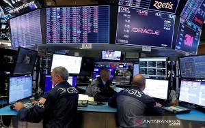 Wall Street Jatuh di Tengah Kekhawatiran Lonjakan COVID-19