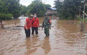 Banjir di Antang Kalang Semakin Meninggi, Bahkan Mencapai Atap Rumah