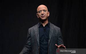 Jeff Bezos Tidak Cemas Jelang Terbang ke Luar Angkasa