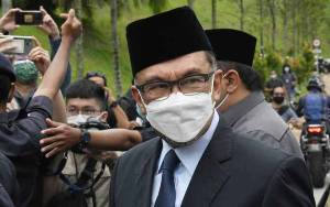 Anwar Ibrahim Serahkan Usul Parlemen Hilang Kepercayaan ke PM