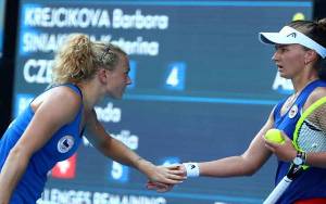Petenis Ceko Krejcikova/Siniakova Rebut Emas Ganda Putri Olimpiade