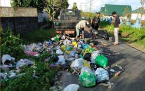 Parah, Ada Oknum Sengaja Buang Sampah Skala Besar di Pinggir Jalan Sisingamangaraja III