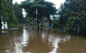 Banjir di Kecamatan Batu Ampar, Warga Pilih Mengungsi dan Sebagian Bangun Panggung