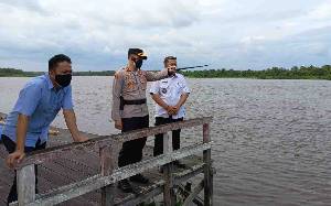 Kapolres Pantau Langsung Debit Air Sungai Seruyan