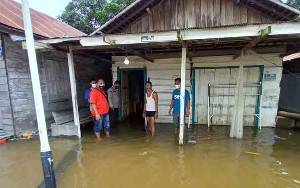 Cegah Gangguan Kamtibmas, Personel Polsek Hanau Patroli di Lokasi Banjir
