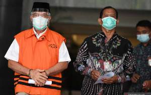 Mantan Bupati Banggai Laut Wenny Bukamo Divonis 4,5 Tahun Penjara