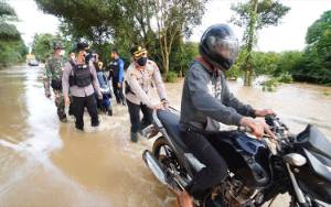 Banjir di Jalan Sudirman Km 108 Rungau Raya Berangsur Surut