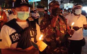Ratusan Nakes Jayapura Bakar Lilin atas Tragedi Kiwirok