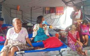 Belasan Kepala Keluarga Terdampak Banjir Mengungsi di Posko Jalan Arut Palangka Raya