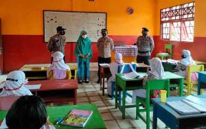 Kapolsek Seruyan Hilir Cek Sekolah untuk Pantau PTM Terbatas