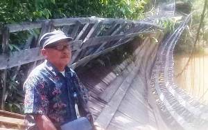 Jembatan Penghubung Desa Pedalaman di Murung Raya Rusak Parah
