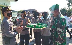 Kapolres Katingan Beri Kejutan Pabung di Hari Jadi ke-76 TNI 