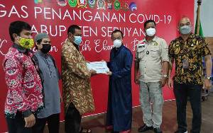 Bupati Seruyan Serahkan Bantuan Hibah untuk Mushola Nur Asikin Kuala Pembuang