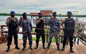 Polairud dan TNI AL Kuala Pembuang Bahas Keamanan Perairan