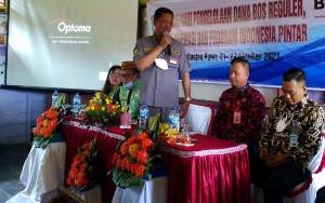 Sekda Seruyan Buka Sosialisasi Pengelolaan Dana BOS di Rantau Pulut