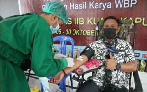 Bantu Penuhi Stok Darah, Pegawai Rutan Kelas IIB Kuala Kapuas Lakukan Donor