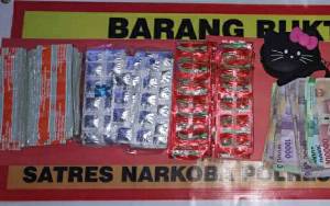 Polisi Tangkap 2 Pengedar Obat Tanpa Izin di Kapuas