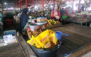 Harga Minyak Goreng di Kuala Pembuang Melambung