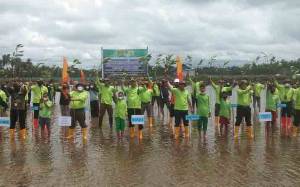 Pemkab Sukamara Gelar Penanaman Perdana Mangrove di Desa Sungai Pasir
