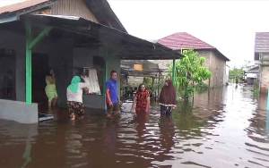 Banjir Dalam Kota Sampit Makin Parah, Air Sudah Masuk ke Rumah Warga