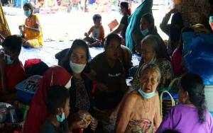 Warga di Posko Pengungsian Banjir Diminta Tetap Pakai Masker