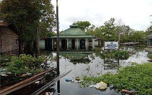 Masjid pun Tidak Bisa untuk Ibadah Karena Terendam Banjir