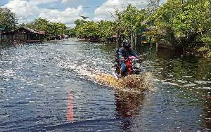 Kondisi Banjir Jalan Tumbang Nusa Semakin Surut