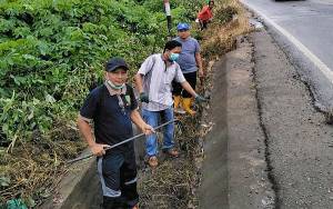 Antisipasi Peningkatan Curah Hujan, Bupati Barito Timur Giatkan Gotong Royong Pembersihan Selokan