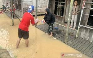 Relawan Mulai Salurkan Bantuan Logistik kepada Korban Banjir