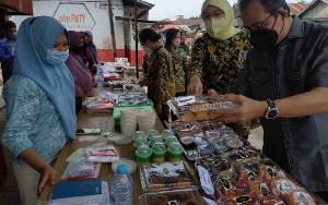 Kejari Seruyan Kunjungi Bazar dan Promosi UMKM