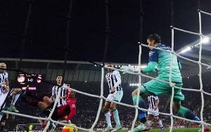 Gol Akrobatik Ibrahimovic Selamatkan Milan dari Terkeman Udinese