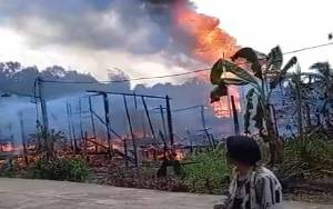 3 Rumah dan 2 Gedung Walet Terbakar di Desa Tambaba