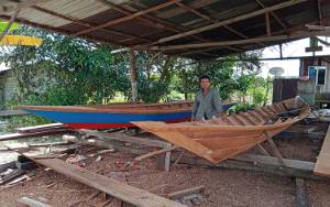 Pengrajin Perahu Desa Manen Paduran Minta Perhatian Pemerintah