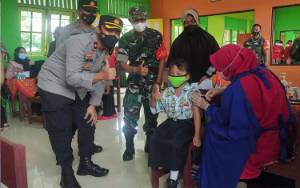 Wakapolres Seruyan Kunjungi Vaksinasi Anak di Kuala Pembuang