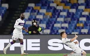 Fiorentina Sisihkan Napoli Lewat Drama 7 Gol dan 3 Kartu Merah
